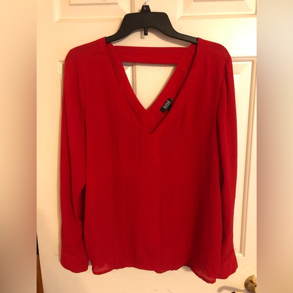 A.N.A A New Approach red blouse v-neck Front and back with cut out size L EUC - Picture 2 of 8